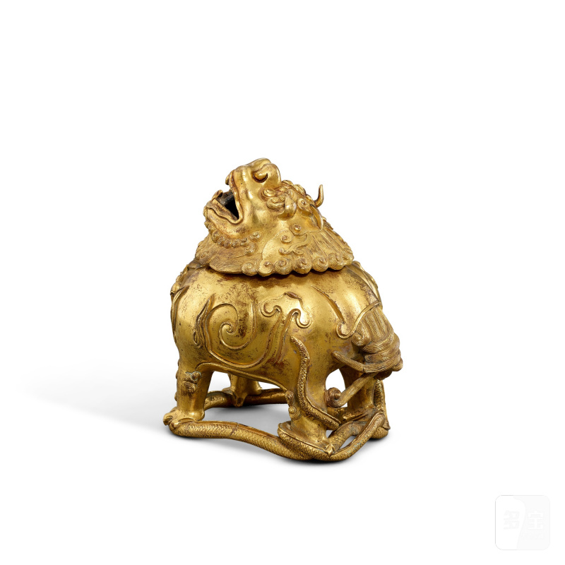 A gilt-bronze 'mythical beast' incense burner, Ming dynasty | 明 銅鎏金甪端香爐 - 图4